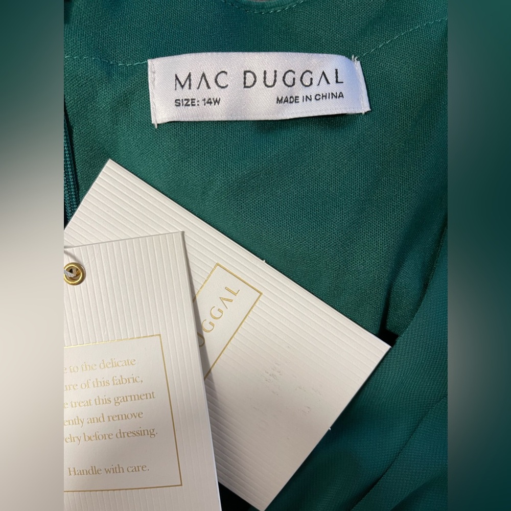 Mac Duggal Long Sleeve Chiffon Dress brand new with tag Color: Emerald size 14W - Picture 6 of 11
